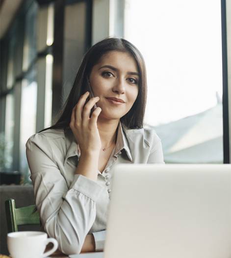 woman-using-laptop-coffee-shop